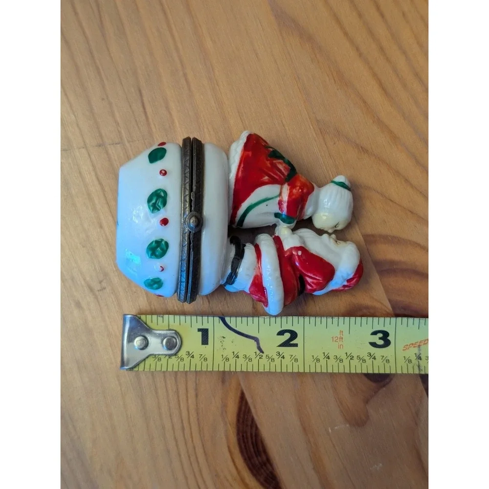 Vintage Classic Porcelain Kissing Santa & Mrs. Claus Hinged Trinket Box Mini